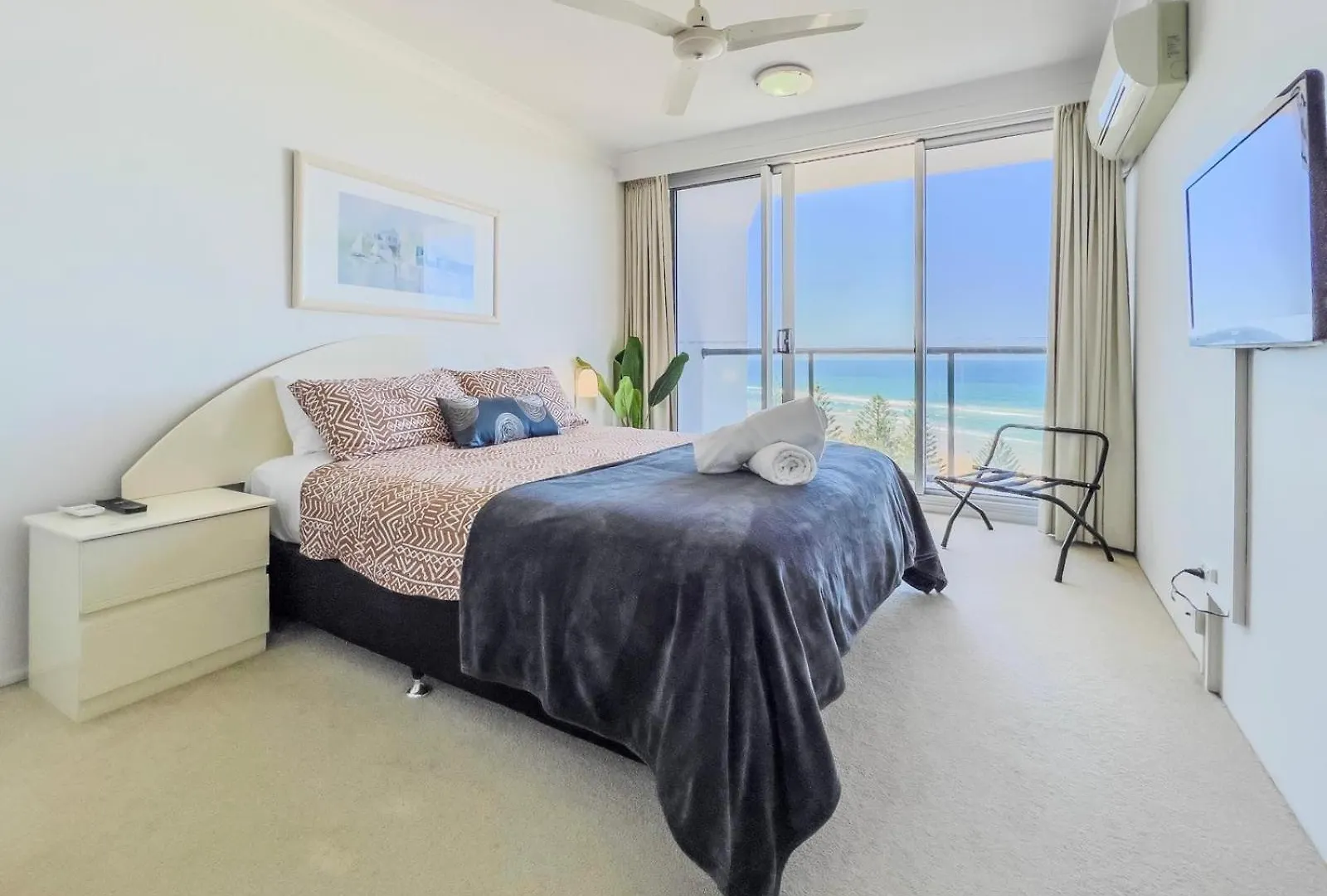 Beach Life At Peninsula Gold Coast 0*,  Australia