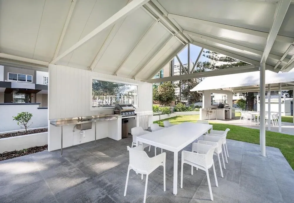 Beach Life At Peninsula Gold Coast Apartment