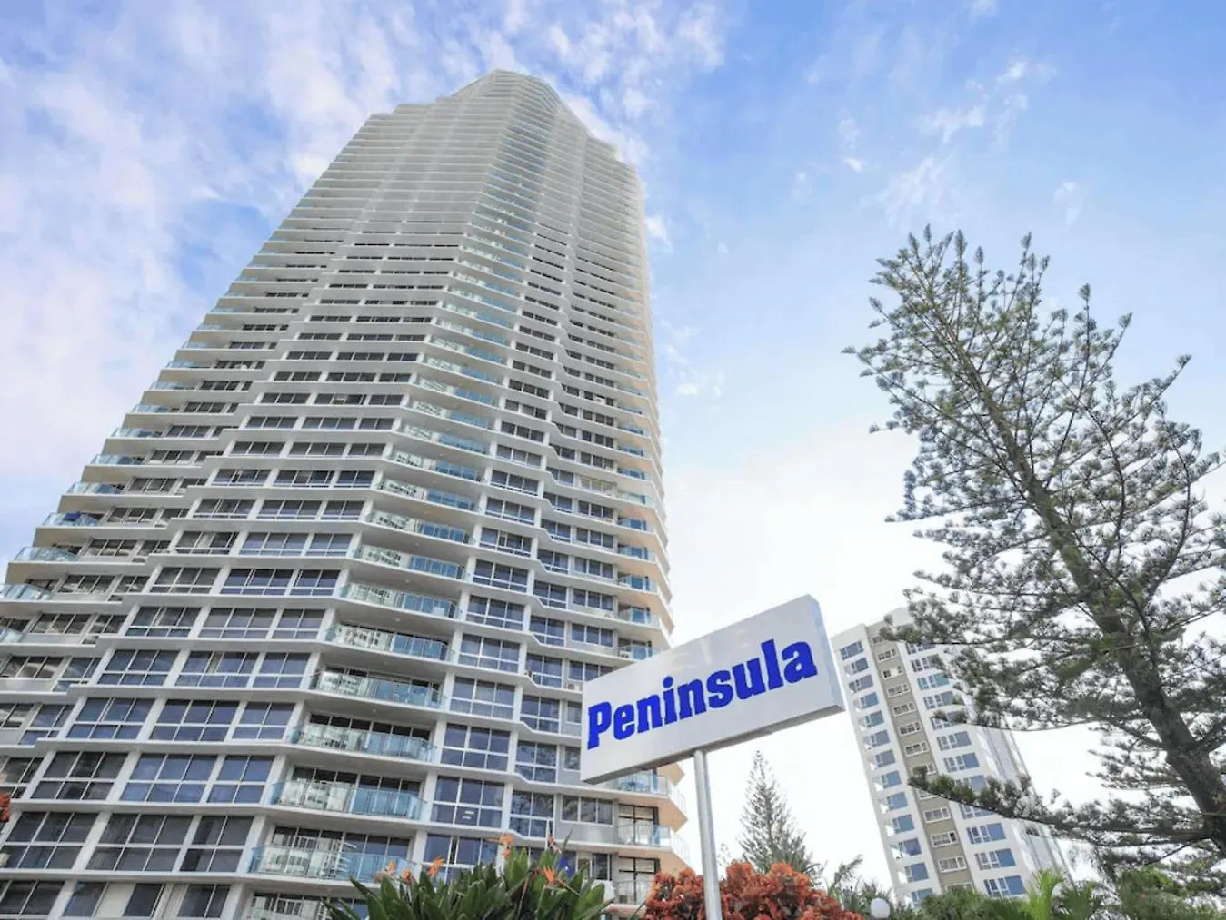 Beach Life At Peninsula Gold Coast Australien