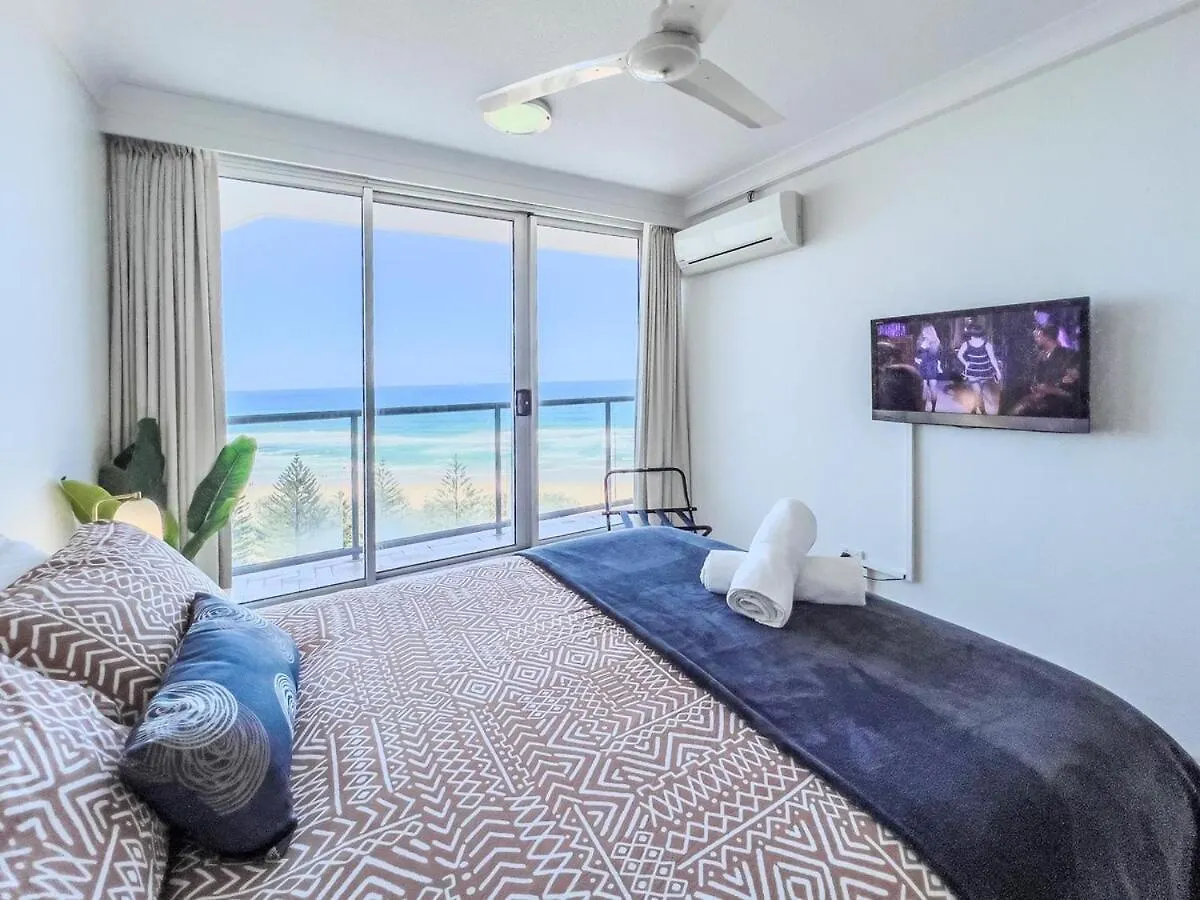 Beach Life At Peninsula Gold Coast Australien